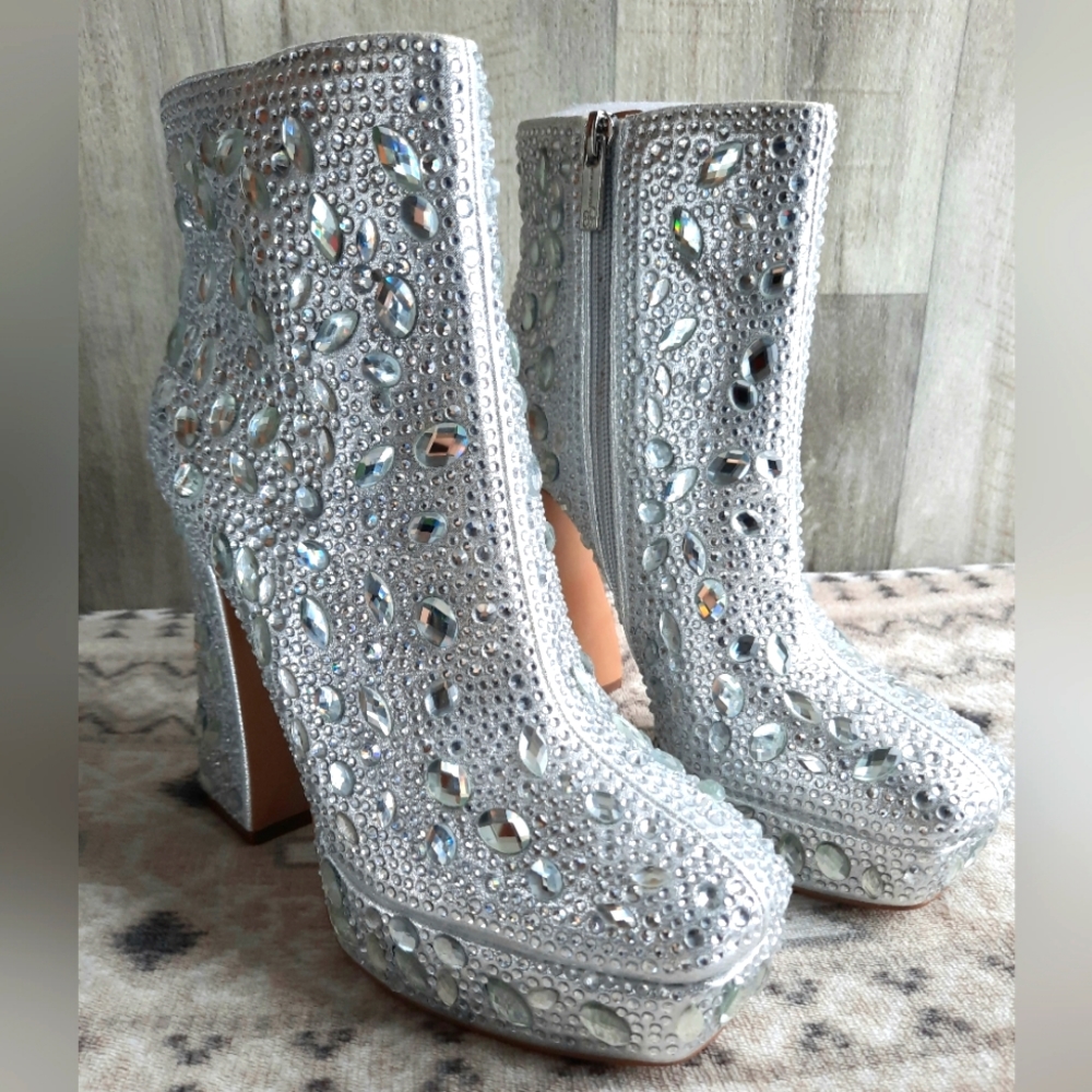 NIB sz6.5 Dollyi Crystal 💎 Jessica Simspon Embellished Platform Heel Boots